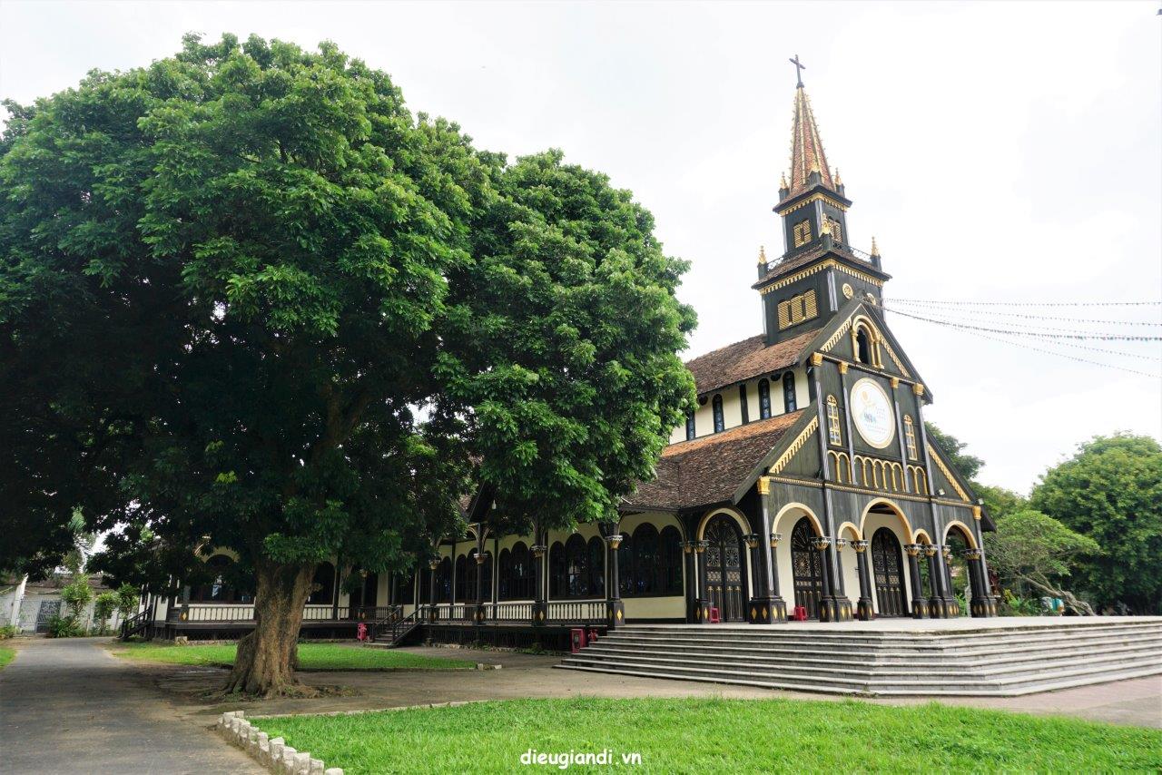 Nhà thờ gỗ Kon Tum